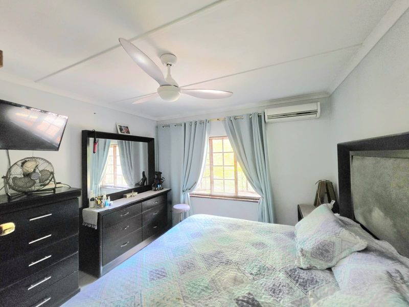 Your Perfect Lifestyle Awaits: Comfort, Space, Location & Security! - Photo 4