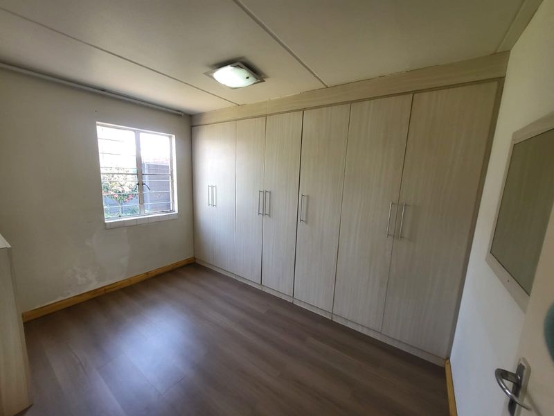 Modern 2-Bedroom Townhouse for Sale in Booysens – Stylish, Secure & Move-In Ready - Photo 3