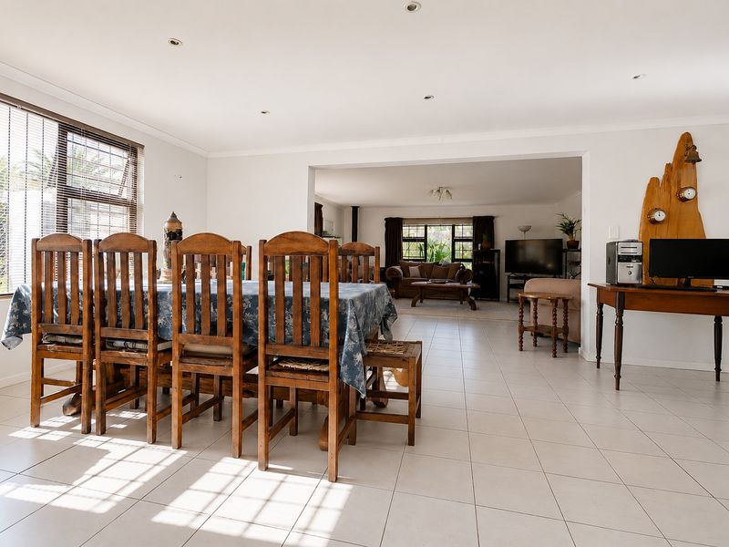 A spacious home near the lagoon in Middedorp Langebaan - Photo 8