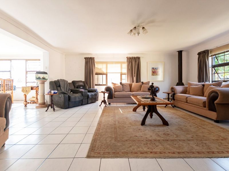 A spacious home near the lagoon in Middedorp Langebaan - Photo 6