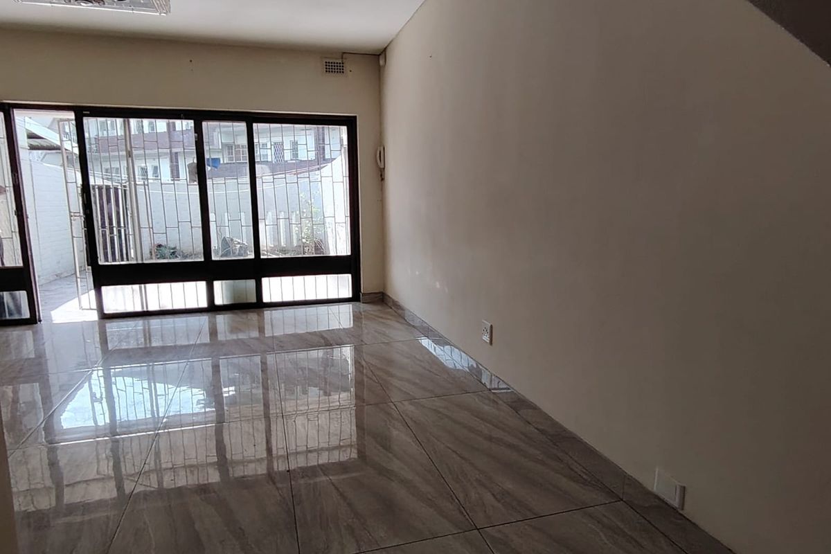 Spacious 4 Bedroom Townhouse To Let in Pelham - Photo 2