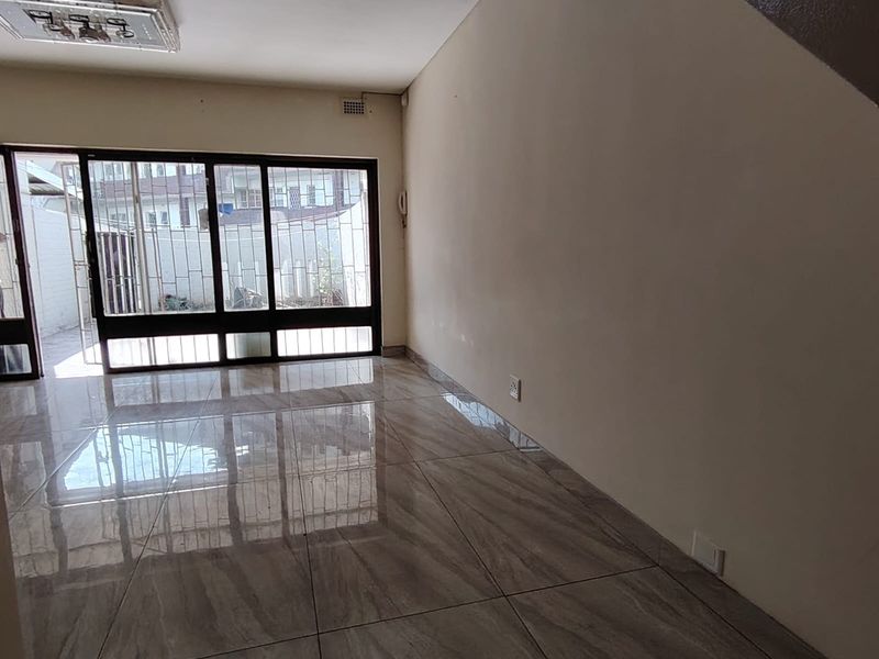 Spacious 4 Bedroom Townhouse To Let in Pelham - Photo 2