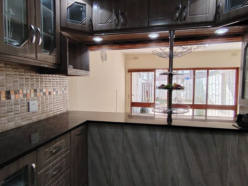 Spacious 4 Bedroom Townhouse To Let in Pelham - Photo 4