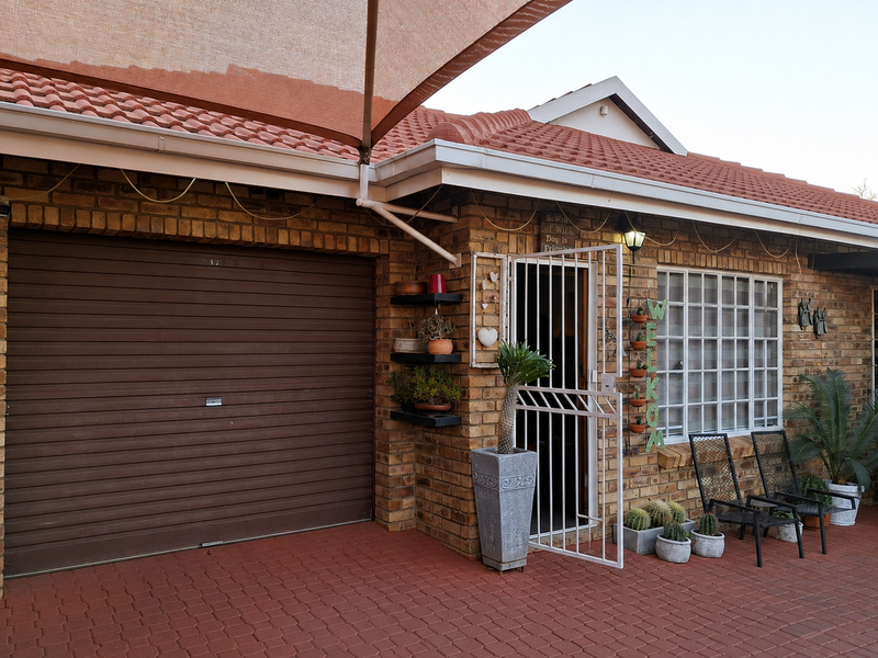 lImmaculate Family Living in the Heart of Secure Protea Estates - Photo 2