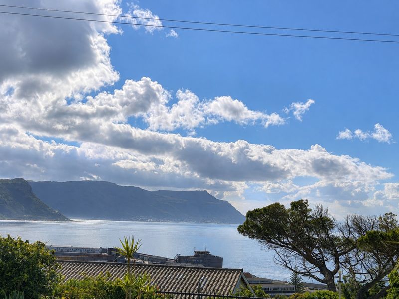 The Perfect Blend of Sea Views, Comfort & Convenience - Photo 1