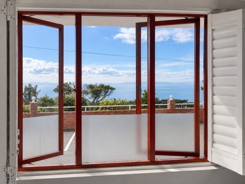 The Perfect Blend of Sea Views, Comfort & Convenience - Photo 6