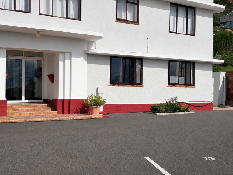 The Perfect Blend of Sea Views, Comfort & Convenience - Photo 2