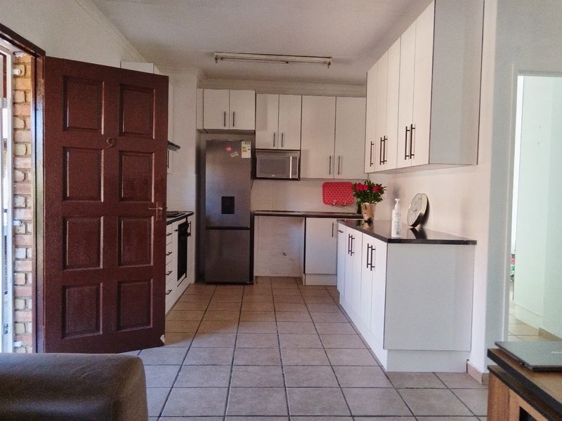 Spacious Apartment with Modern Finishes - Photo 1