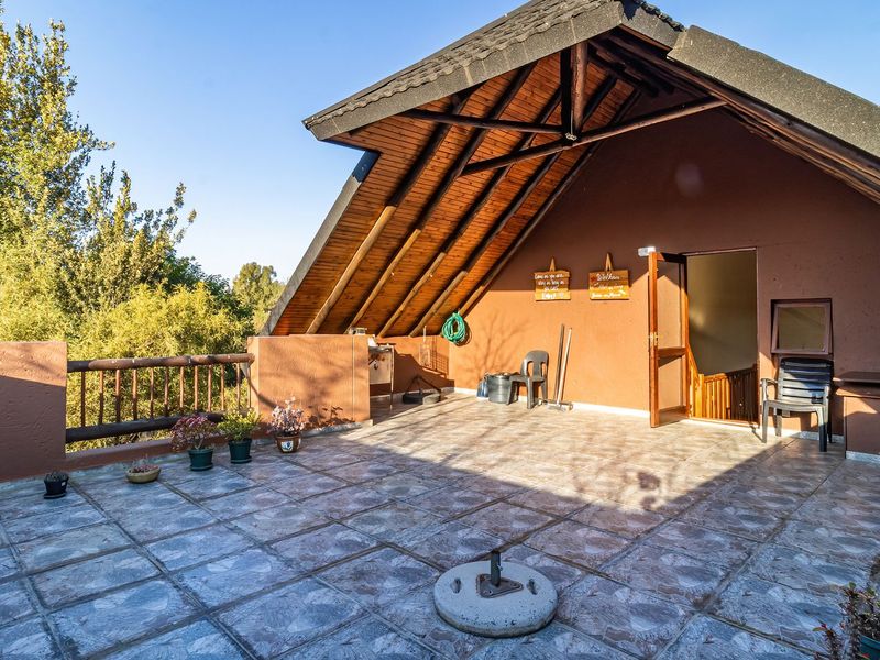 Duplex Loft Living with Super Sized Covered Rooftop Terrace - Photo 3