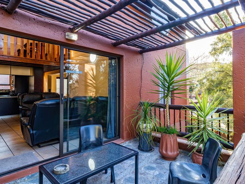 Duplex Loft Living with Super Sized Covered Rooftop Terrace - Photo 6