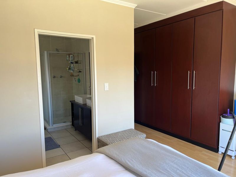 Stylish 3-Bedroom Double-Volume Home in Secure Solheim Complex - Photo 10