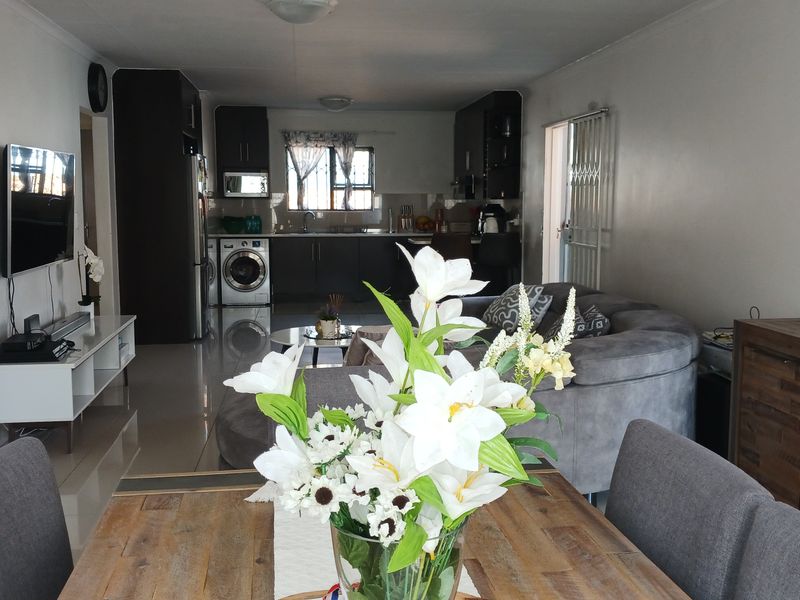 Modern 3 bedroom townhouse for sale in Parkrand - Photo 2