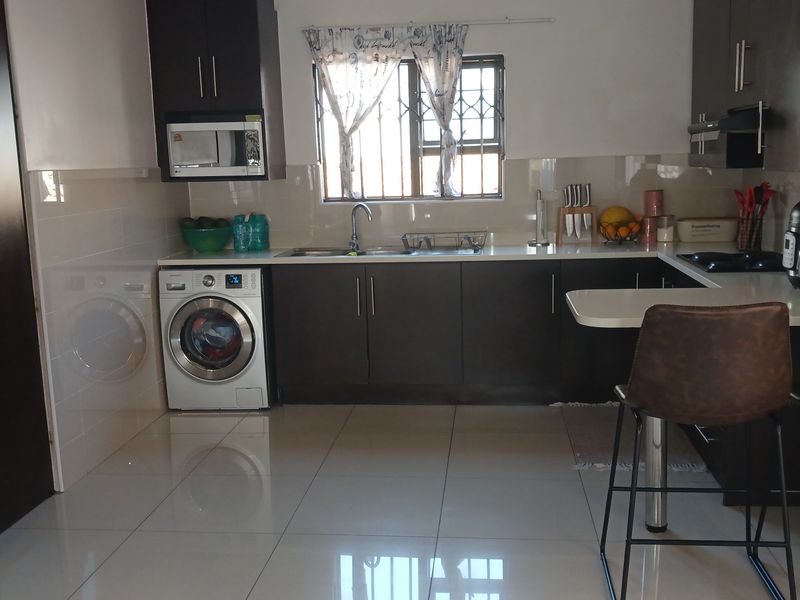 Modern 3 bedroom townhouse for sale in Parkrand - Photo 8