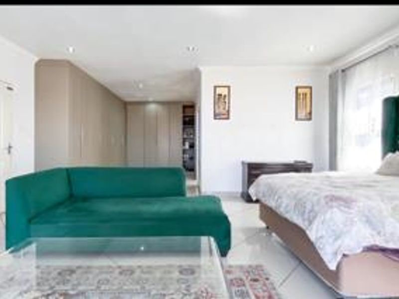 An Exceptional Lifestyle Estate Where Luxury Feels Effortless - Photo 4
