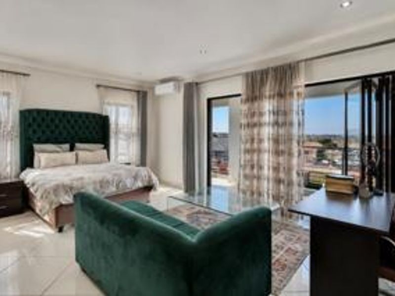 An Exceptional Lifestyle Estate Where Luxury Feels Effortless - Photo 1