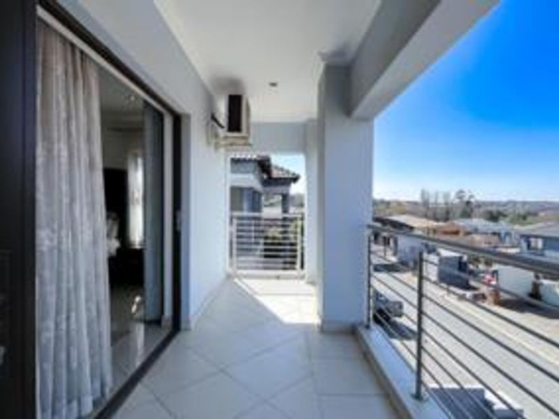 An Exceptional Lifestyle Estate Where Luxury Feels Effortless - Photo 2