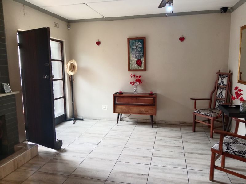 Stunning bedroom Freehold for sale in Alberton North—your dream home awaits in this vibrant communi - Photo 3