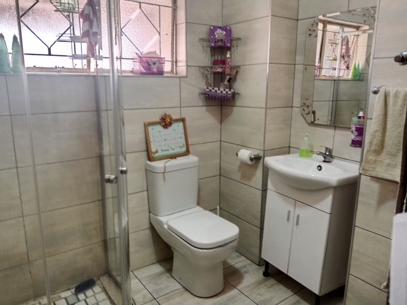 Stunning bedroom Freehold for sale in Alberton North—your dream home awaits in this vibrant communi - Photo 10