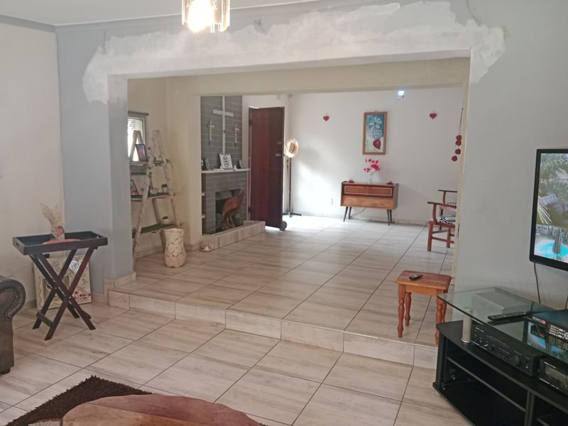 Stunning bedroom Freehold for sale in Alberton North—your dream home awaits in this vibrant communi - Photo 5