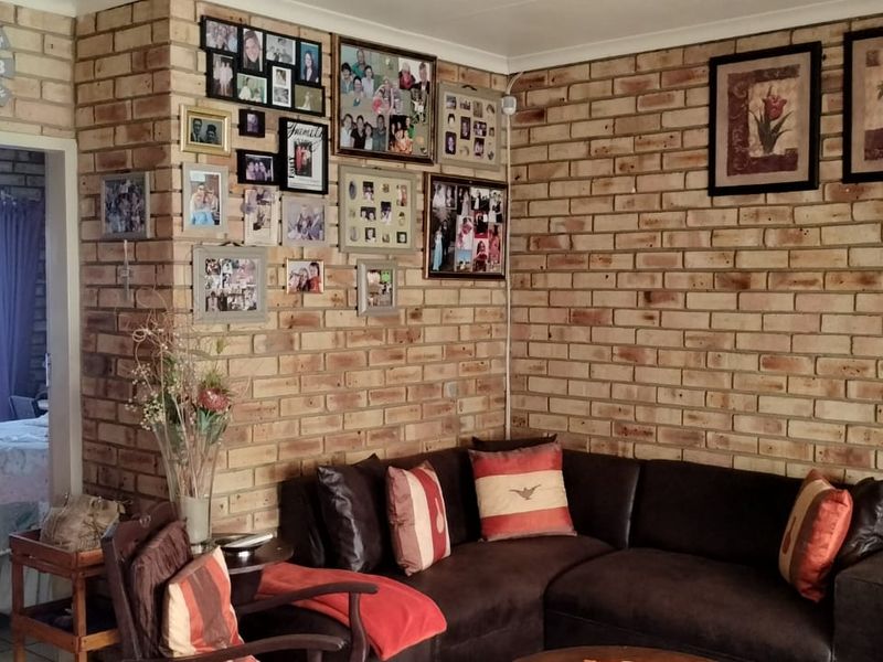 Townhouse in popular complex for sale in Parys - Photo 4