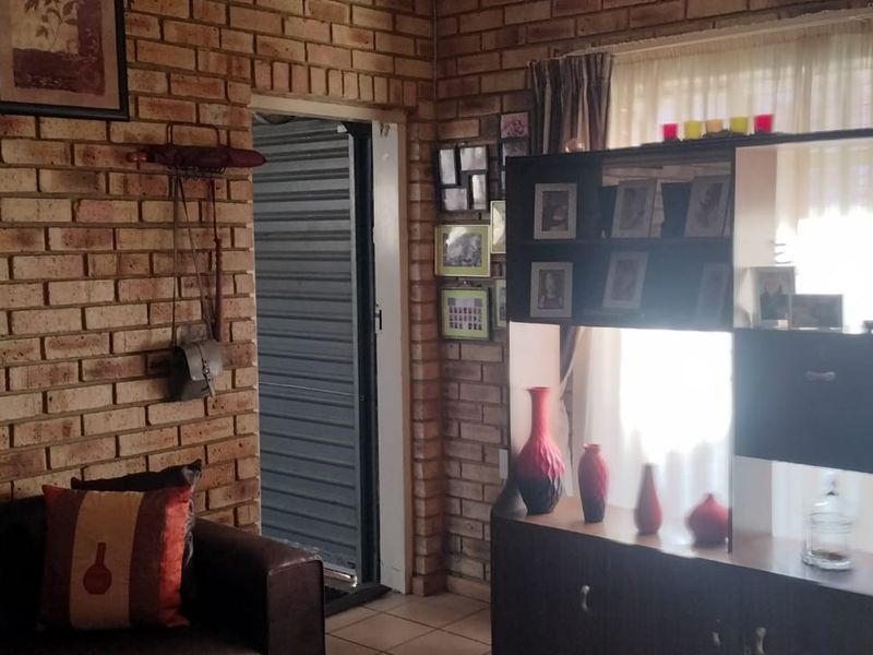 Townhouse in popular complex for sale in Parys - Photo 5
