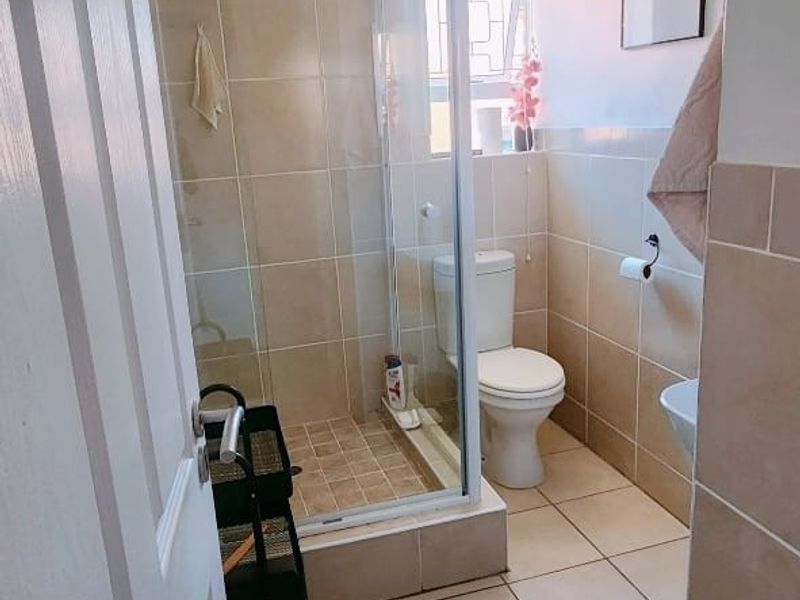 Unfurnished 3-Bedroom Townhouse - Photo 9