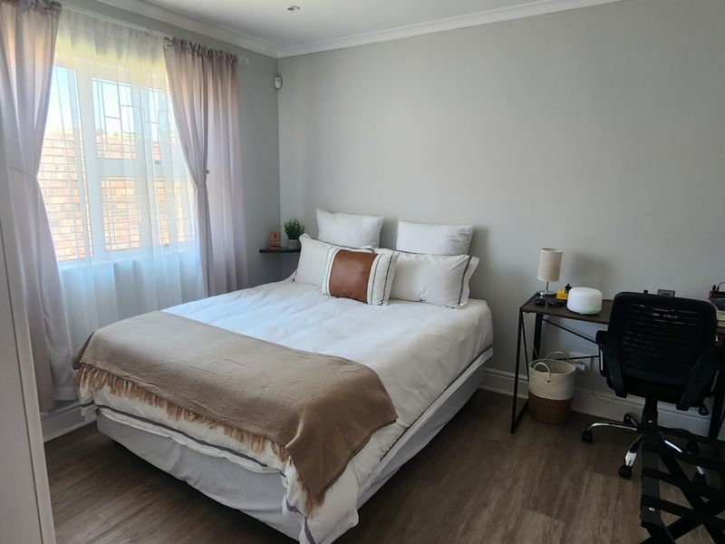 Unfurnished 3-Bedroom Townhouse - Photo 7