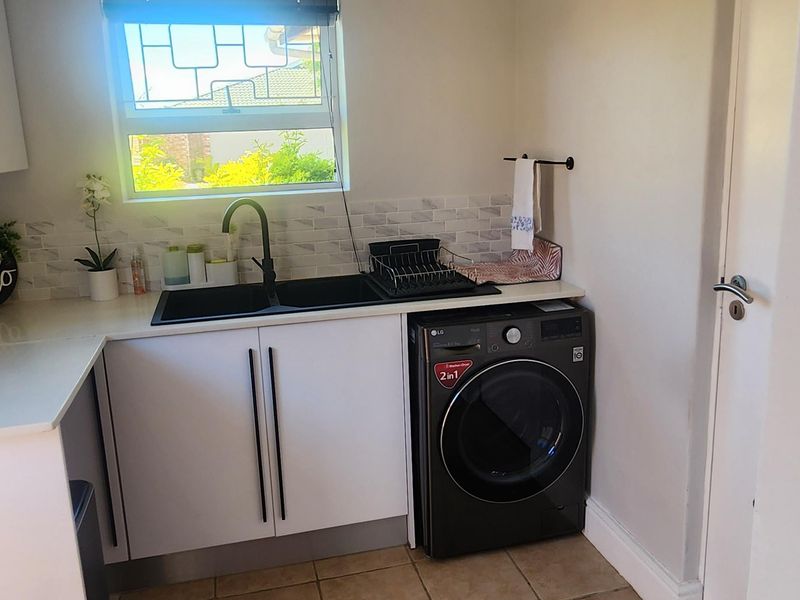 Unfurnished 3-Bedroom Townhouse - Photo 6