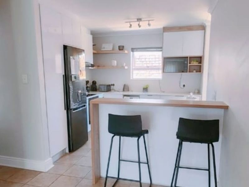 Unfurnished 3-Bedroom Townhouse - Photo 5