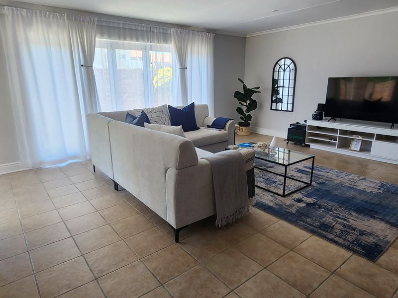 Unfurnished 3-Bedroom Townhouse - Photo 3