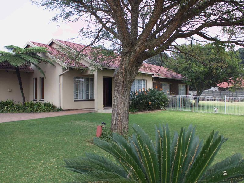 Beautiful 4 Bedroom house in Edleen - Photo 1