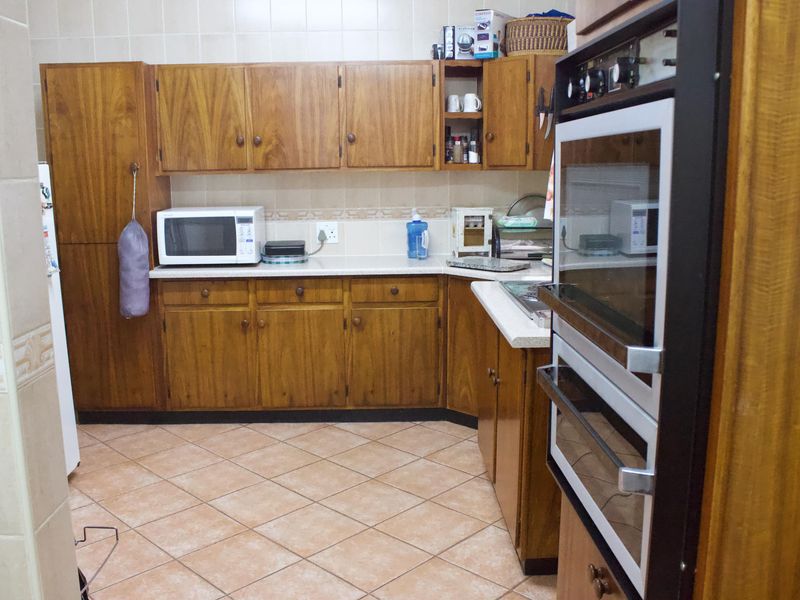 Beautiful 4 Bedroom house in Edleen - Photo 6