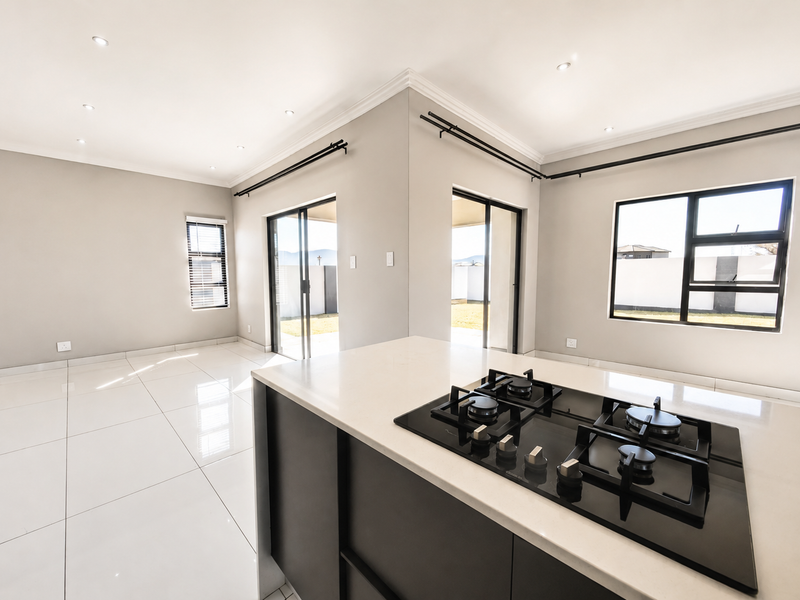 Your Dream Home Awaits – Brand-New Luxury in an Exclusive Estate - Photo 7
