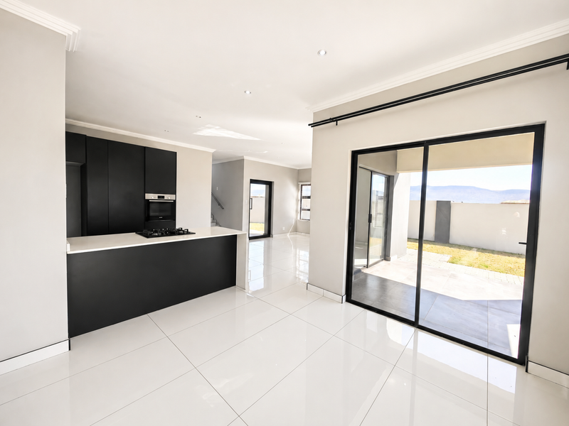Your Dream Home Awaits – Brand-New Luxury in an Exclusive Estate - Photo 5