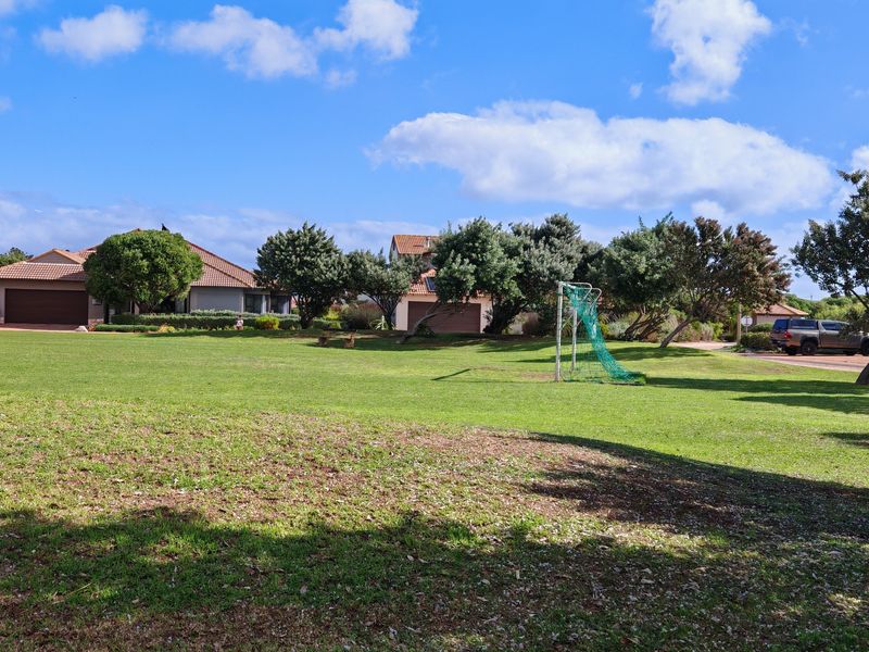 Heading: 688 m2 Stand with Greenbelt and 12th Fairway Outlook - Photo 10