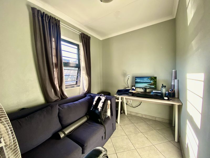 Charming 3 Bed 2 Bathroom House in Lotus Gardens - Photo 10