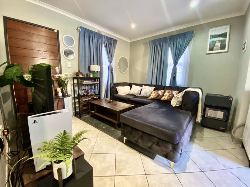 Charming 3 Bed 2 Bathroom House in Lotus Gardens - Photo 7