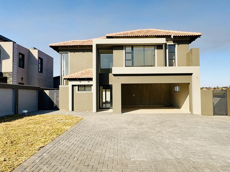 Exceptional Modern Living in a Newly Built 4-Bedroom Home - Photo 1