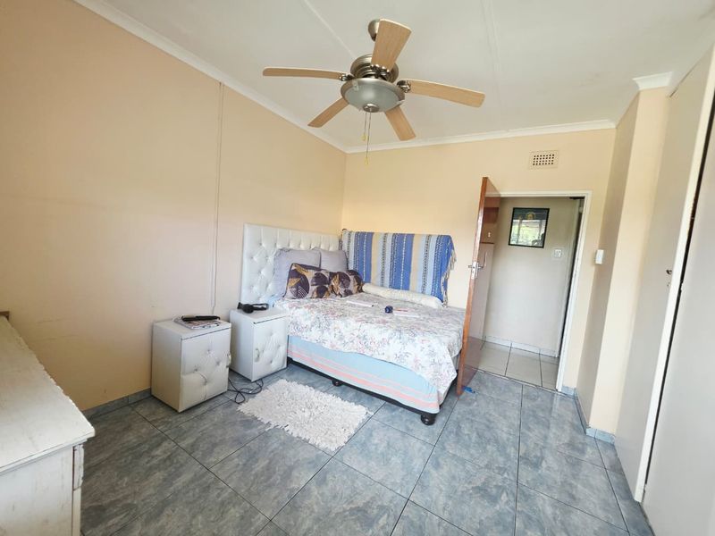Cosy Family Home with Pool and Entertainment Area - Photo 10