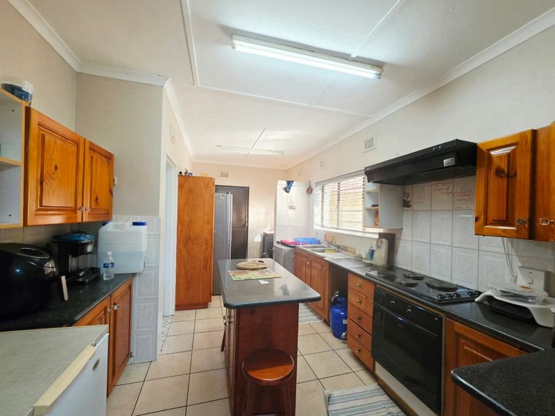 Cosy Family Home with Pool and Entertainment Area - Photo 2