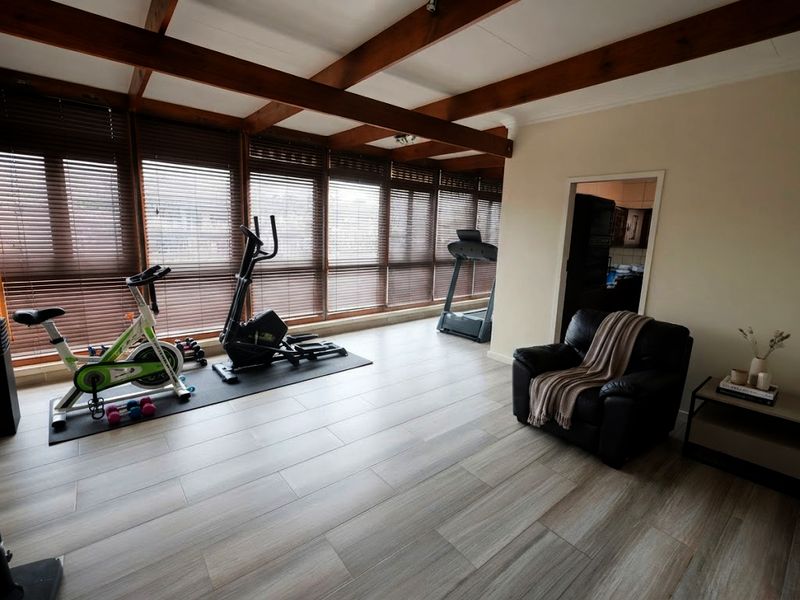 Grand 6-Bedroom Home Offering Luxury, Space, a Beautiful Pool & a Private Flatlet - Photo 10