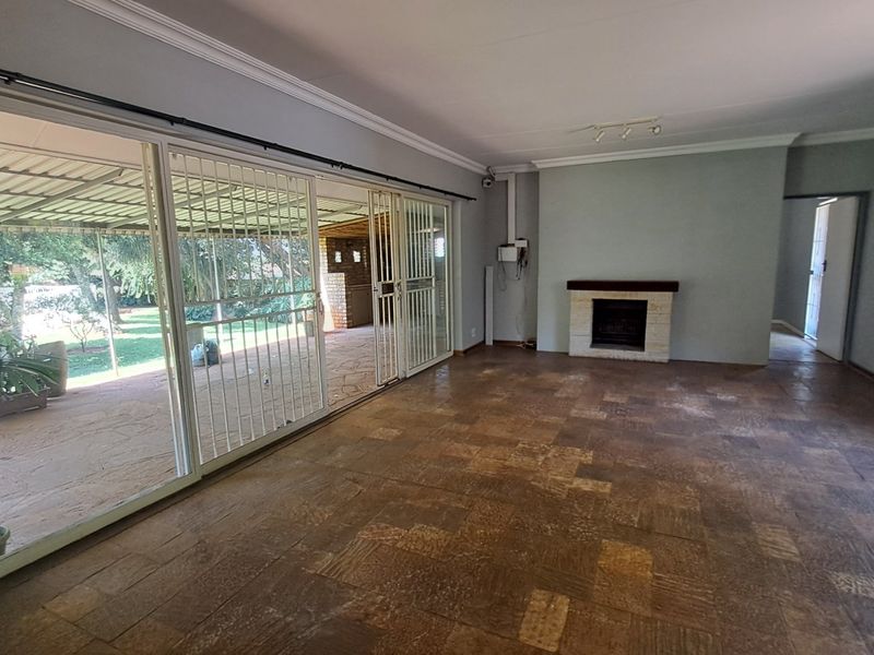 Spacious Family Haven with Exceptional Indoor-Outdoor Living - Photo 6