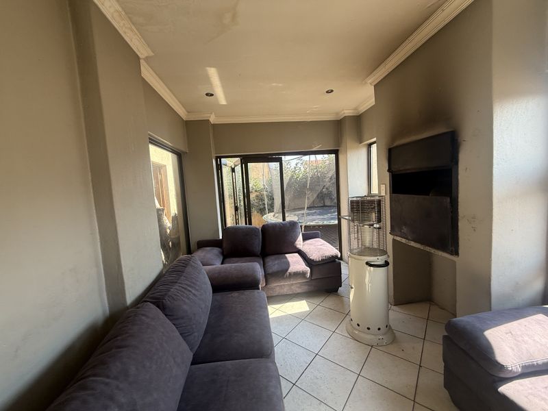 perfect for family living! - Photo 4