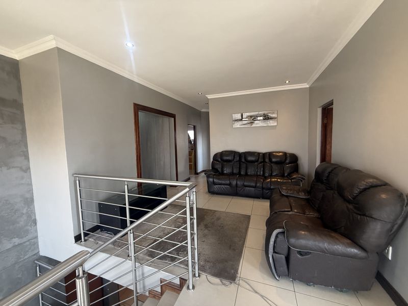 perfect for family living! - Photo 9