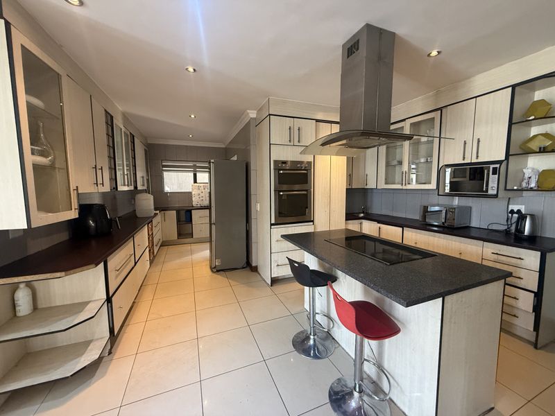 perfect for family living! - Photo 3