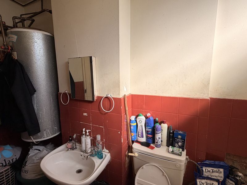 One bedroom apartment for sale in Mucklenuek Pretoria - Photo 3