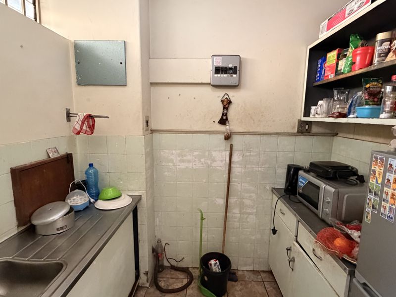 One bedroom apartment for sale in Mucklenuek Pretoria - Photo 10