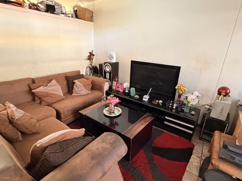 One bedroom apartment for sale in Mucklenuek Pretoria - Photo 9