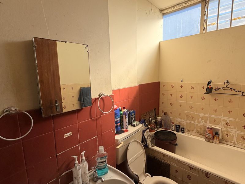 One bedroom apartment for sale in Mucklenuek Pretoria - Photo 4