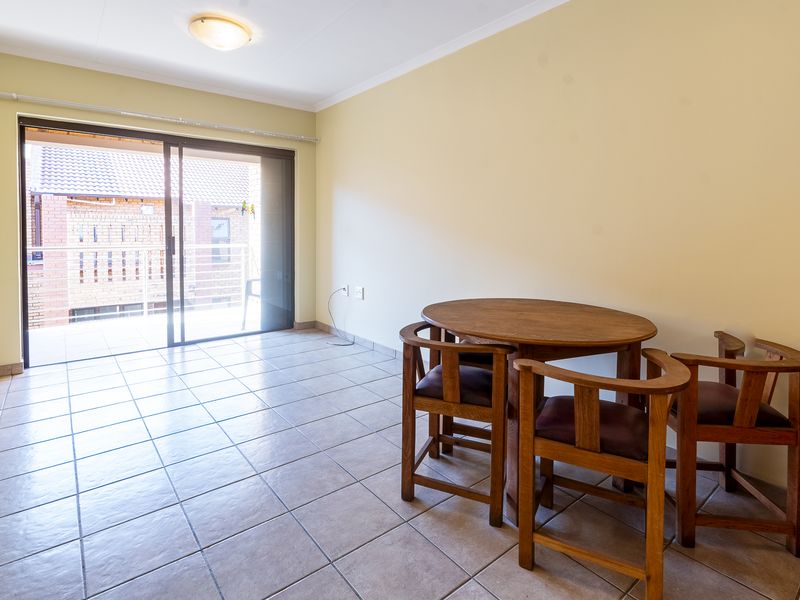 Retirement Living. Cosy by Design. On First Floor!!! - Photo 3